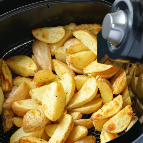 Homemade roasted potato wedges in the best air fryers of 2021